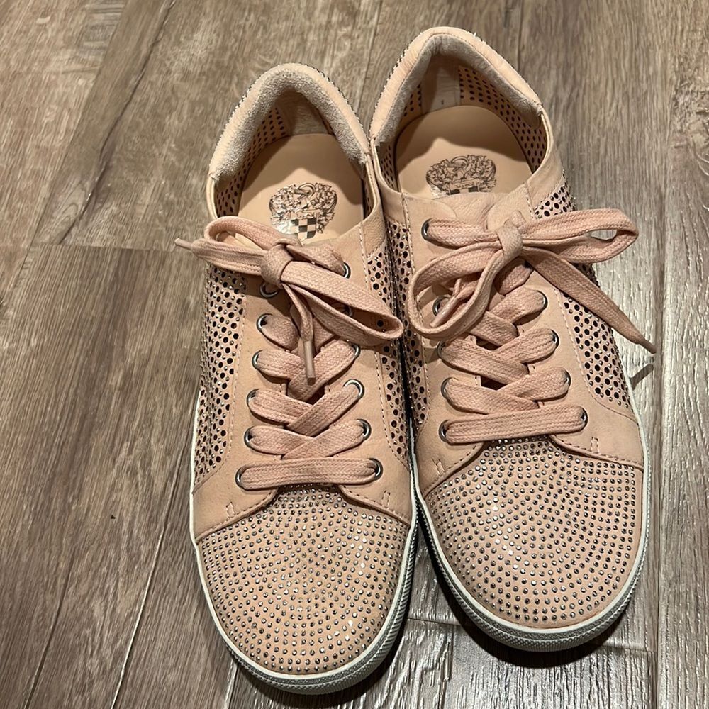🎉Last deal🎉Vince Camuto sneakers 👟